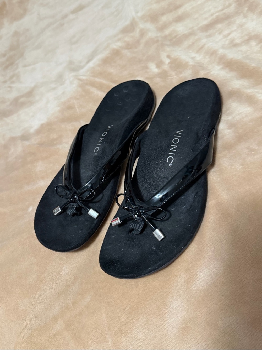 Vionic Bella II Black Patent Thong Sandals with Bow Women’s 8